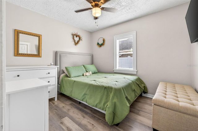 2561 13TH AVENUE N, St Petersburg, FL 33713