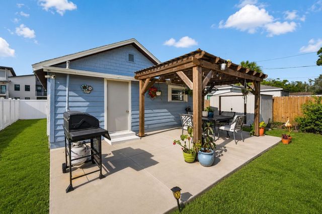 2561 13TH AVENUE N, St Petersburg, FL 33713