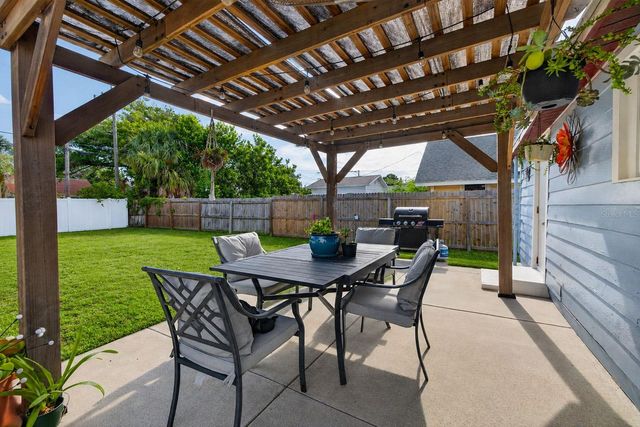 2561 13TH AVENUE N, St Petersburg, FL 33713