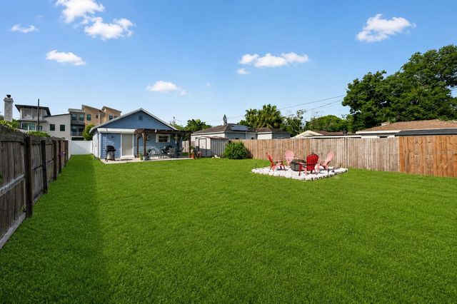 2561 13TH AVENUE N, St Petersburg, FL 33713