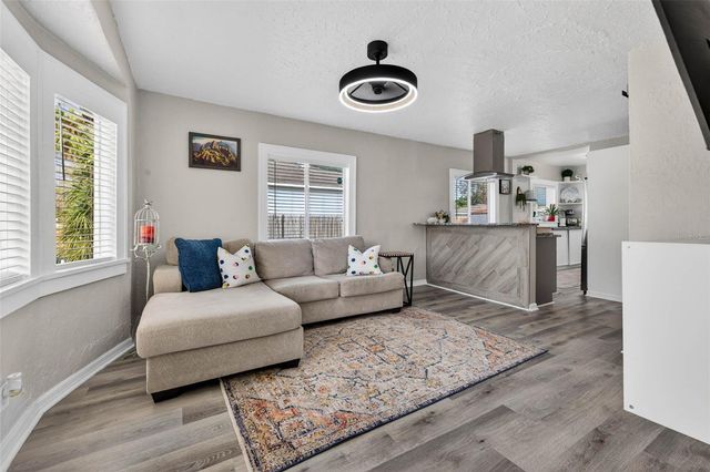 2561 13TH AVENUE N, St Petersburg, FL 33713