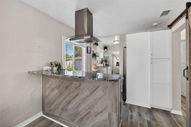 2561 13TH AVENUE N, St Petersburg, FL 33713
