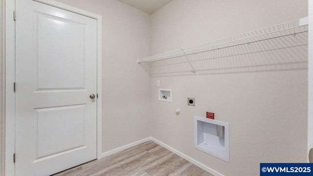 324 Greencrest St NE, Salem, OR 97301