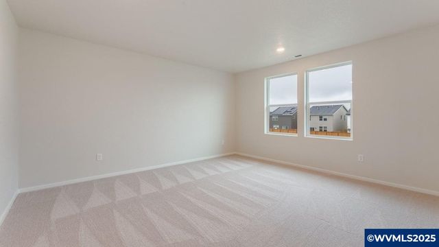 324 Greencrest St NE, Salem, OR 97301