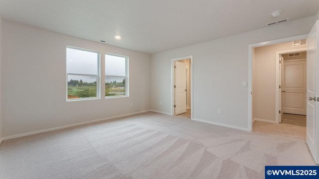 324 Greencrest St NE, Salem, OR 97301