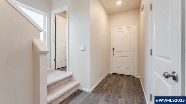 324 Greencrest St NE, Salem, OR 97301