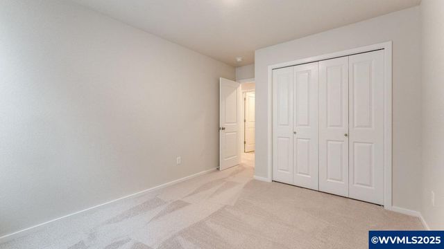 324 Greencrest St NE, Salem, OR 97301