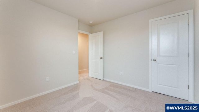 324 Greencrest St NE, Salem, OR 97301