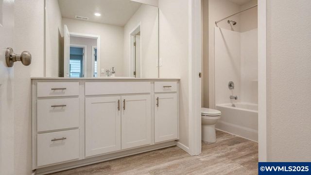 324 Greencrest St NE, Salem, OR 97301