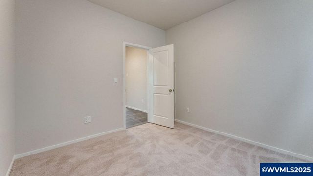 324 Greencrest St NE, Salem, OR 97301