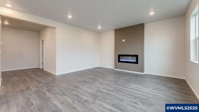 324 Greencrest St NE, Salem, OR 97301