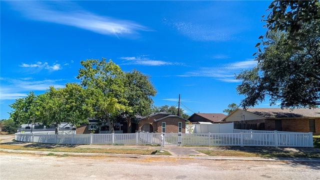 4913 Creekbend Road, Corpus Christi, TX 78413