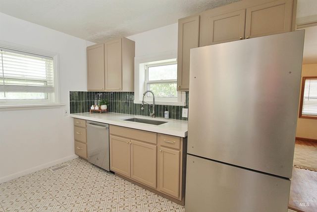 2124 S Kerr St, Boise, ID 83705