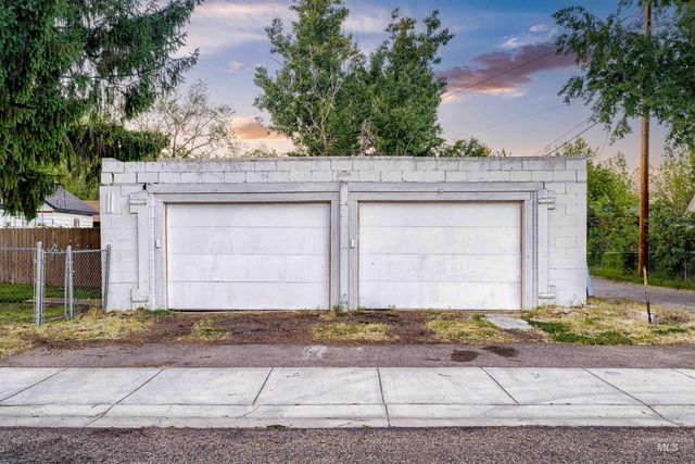 2124 S Kerr St, Boise, ID 83705