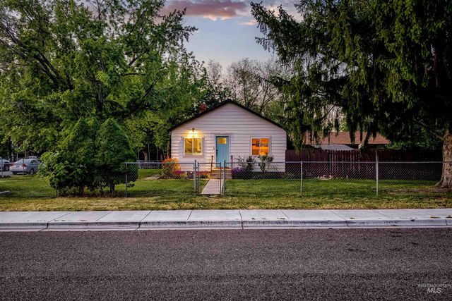 2124 S Kerr St, Boise, ID 83705