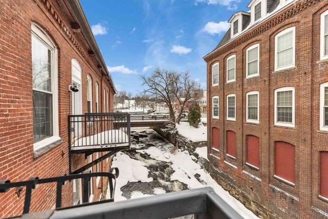 8 Main St Apt 11, Jaffrey, NH 03452