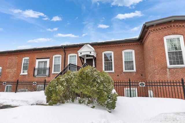 8 Main St Apt 11, Jaffrey, NH 03452