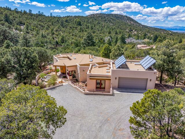 7622 Old Santa Fe, Santa Fe, NM 87505