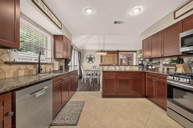 7522 Cavesson Drive, Cypress, TX 77433
