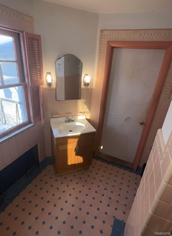 2112 Miller Road, Flint, MI 48503