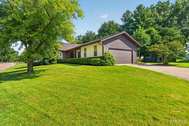 2706 Sundowner Drive, St Charles, MO 63303