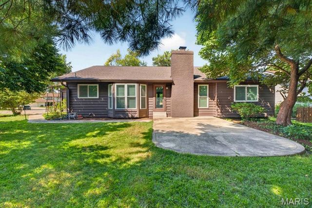 2706 Sundowner Drive, St Charles, MO 63303