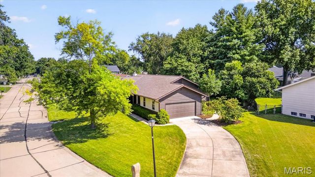 2706 Sundowner Drive, St Charles, MO 63303