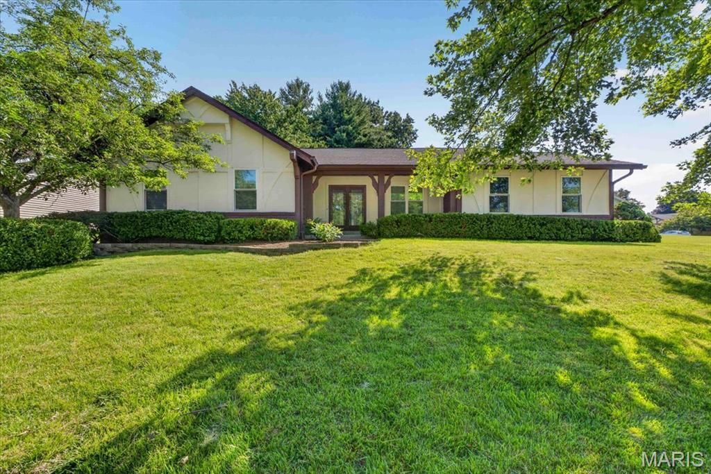 2706 Sundowner Drive, St Charles, MO 63303
