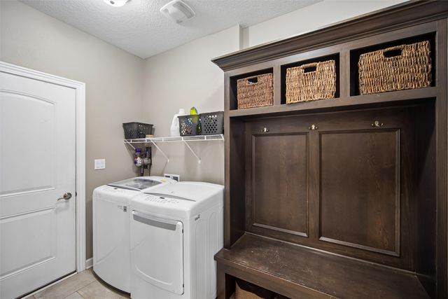 309 Summit Circle NW, Bondurant, IA 50035
