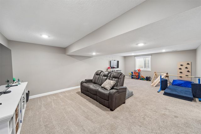 309 Summit Circle NW, Bondurant, IA 50035