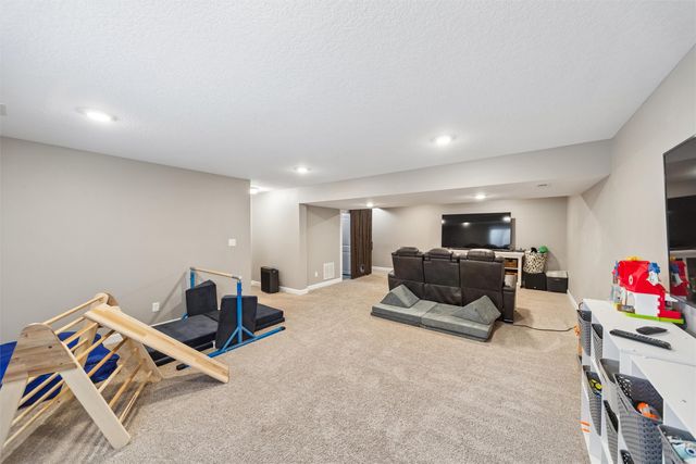 309 Summit Circle NW, Bondurant, IA 50035