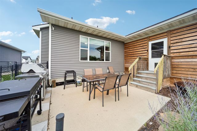 309 Summit Circle NW, Bondurant, IA 50035
