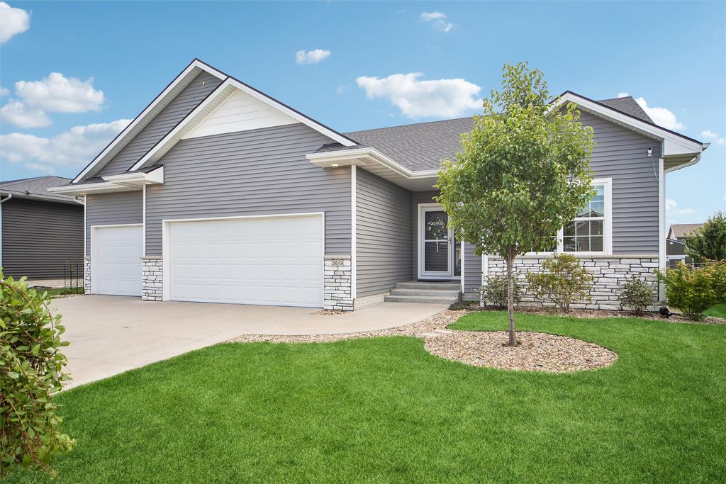 309 Summit Circle NW, Bondurant, IA 50035