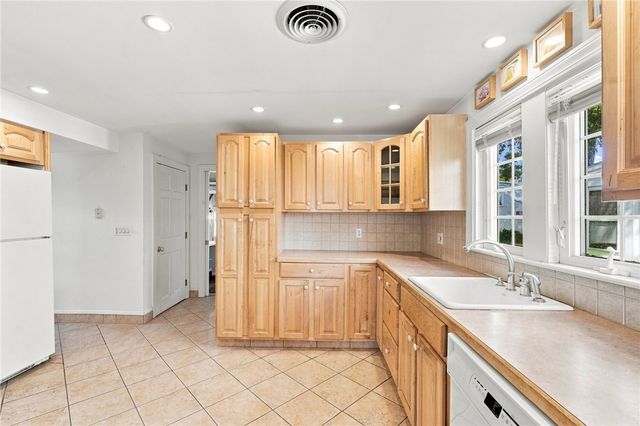 77 Ausdale Road, Cranston, RI 02910