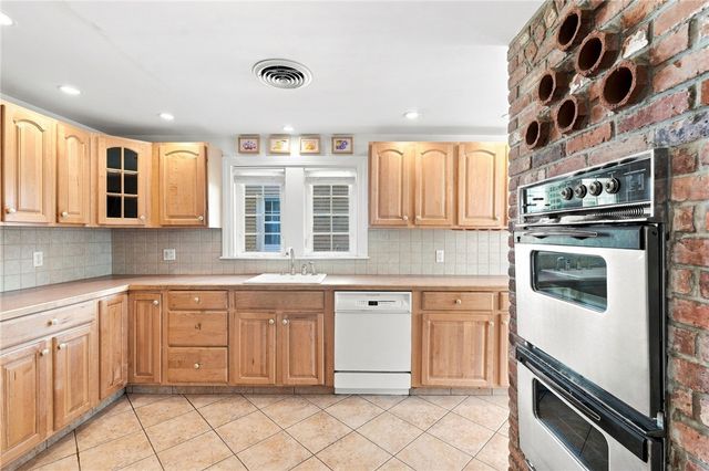 77 Ausdale Road, Cranston, RI 02910