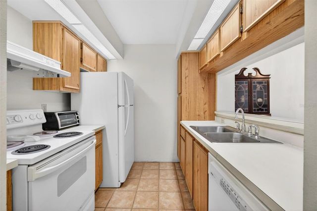 4207 WINDING MOSS TRAIL 104, Tampa, FL 33613