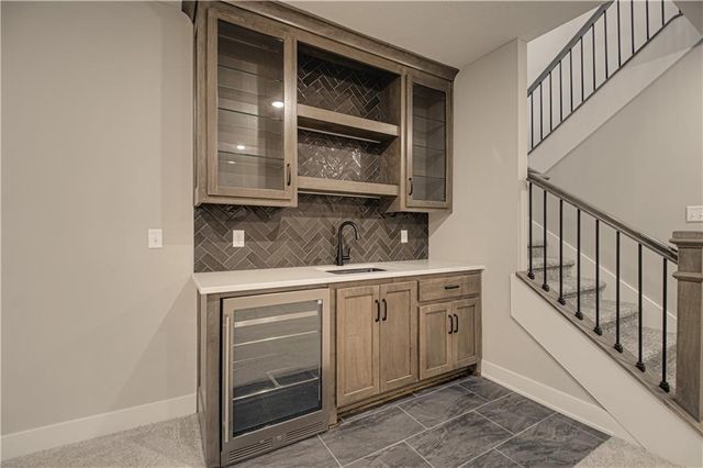 1512 SW Arborpark Terrace, Lee's Summit, MO 64082