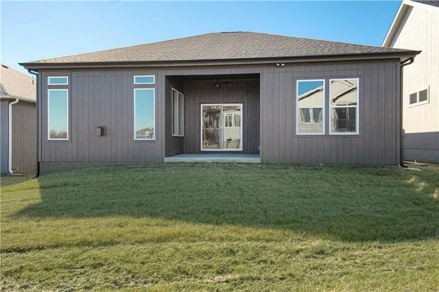 1512 SW Arborpark Terrace, Lee's Summit, MO 64082