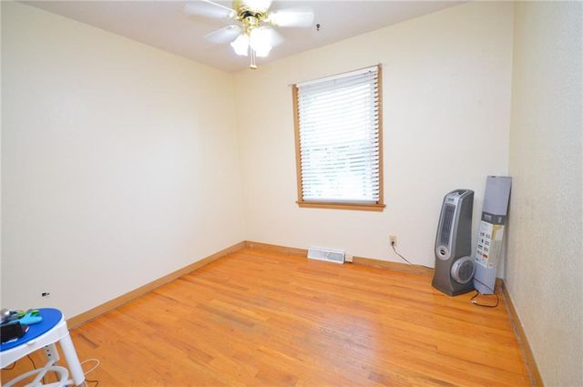 5238 N Wayne Avenue, Kansas City, MO 64118