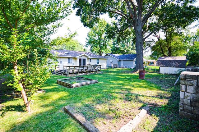 5238 N Wayne Avenue, Kansas City, MO 64118