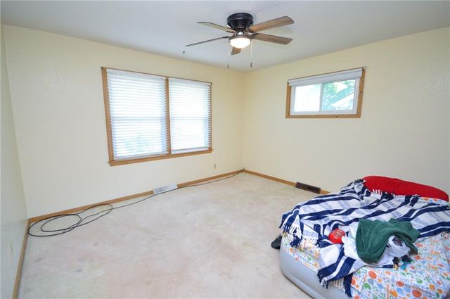 5238 N Wayne Avenue, Kansas City, MO 64118
