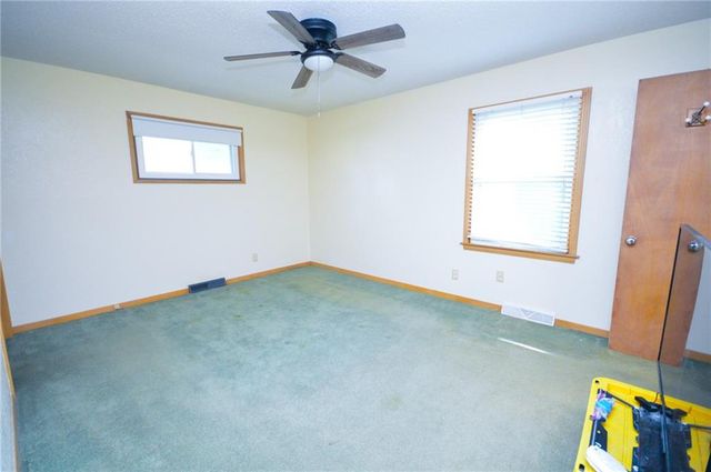 5238 N Wayne Avenue, Kansas City, MO 64118