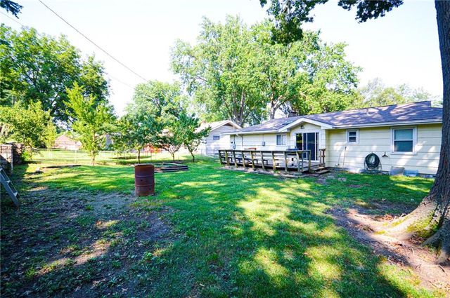 5238 N Wayne Avenue, Kansas City, MO 64118