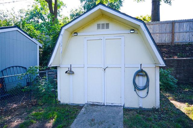 5238 N Wayne Avenue, Kansas City, MO 64118