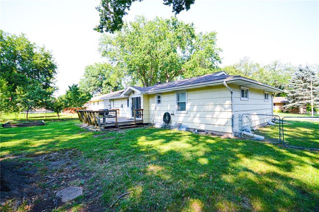 5238 N Wayne Avenue, Kansas City, MO 64118