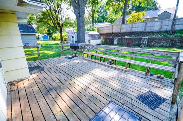 5238 N Wayne Avenue, Kansas City, MO 64118