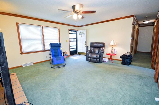5238 N Wayne Avenue, Kansas City, MO 64118