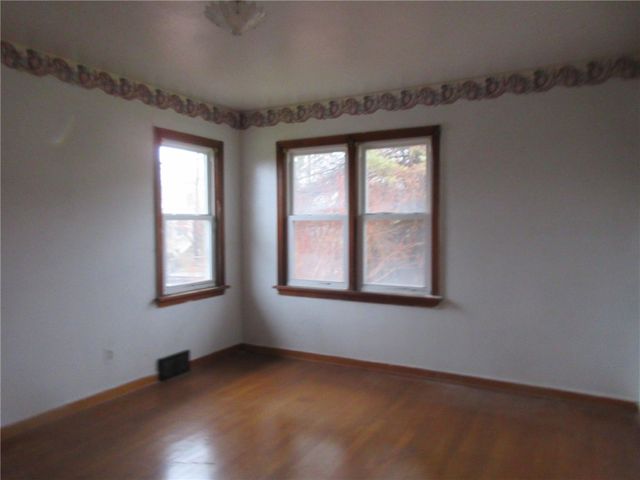 1684 E Maiden St, South Strabane, PA 15301