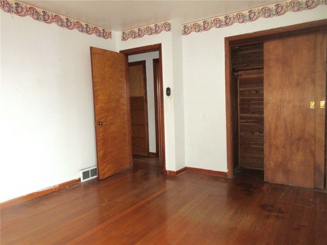 1684 E Maiden St, South Strabane, PA 15301