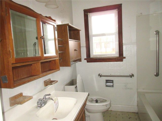 1684 E Maiden St, South Strabane, PA 15301